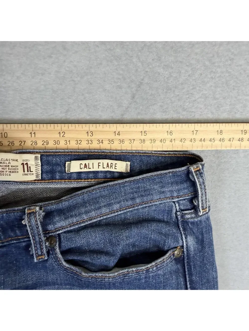 Vintage Y2K Hollister Cali Flare Jeans Womens 11L Blue Low Rise Medium Wash - Picture 6 of 8